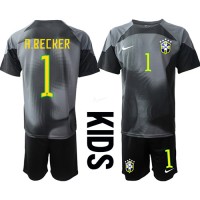 Camiseta Brasil Alisson Becker #1 Portero Primera Equipación Replica Mundial 2022 para niños mangas cortas (+ Pantalones cortos)